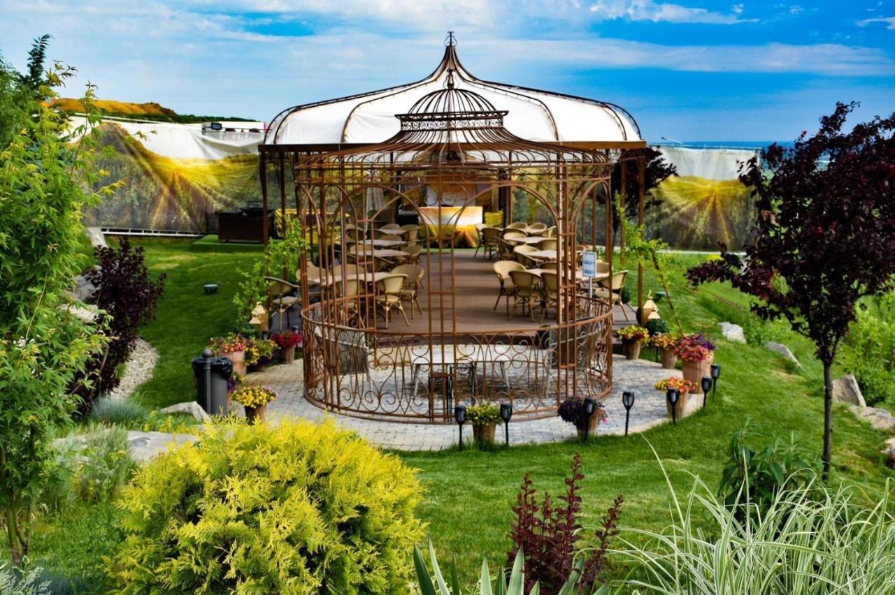 Casa Timis - Wellness & Spa Resort Chitorani Esterno foto The Greenhouse
