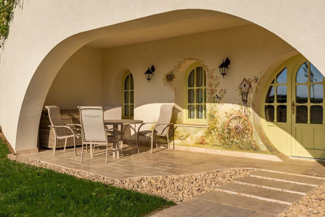Casa Timis - Wellness & Spa Resort Chitorani Esterno foto The interior of the house