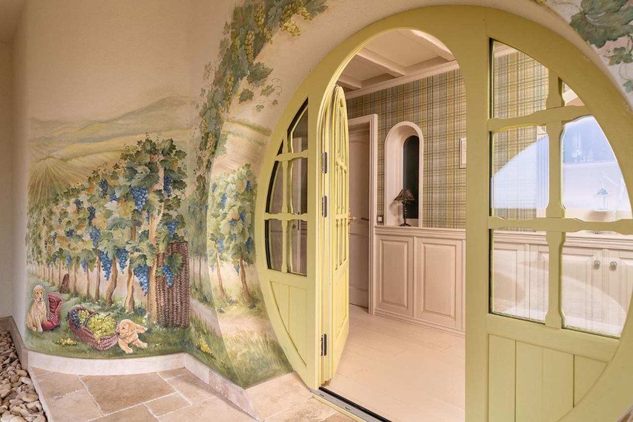Casa Timis - Wellness & Spa Resort Chitorani Esterno foto A door in a hobbit hole