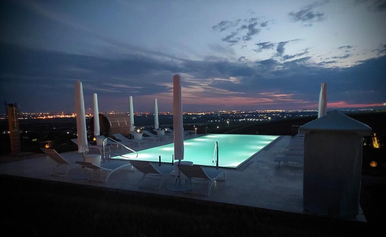 Casa Timis - Wellness & Spa Resort Chitorani Esterno foto Rooftop pool at the Hotel