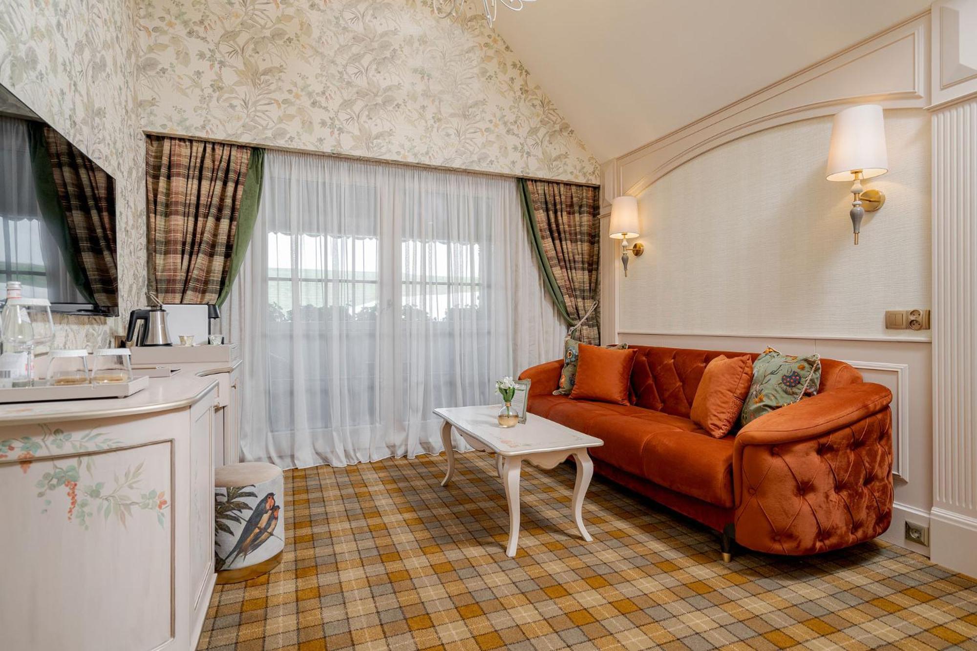 Casa Timis - Wellness & Spa Resort Chitorani Esterno foto A suite at the hotel