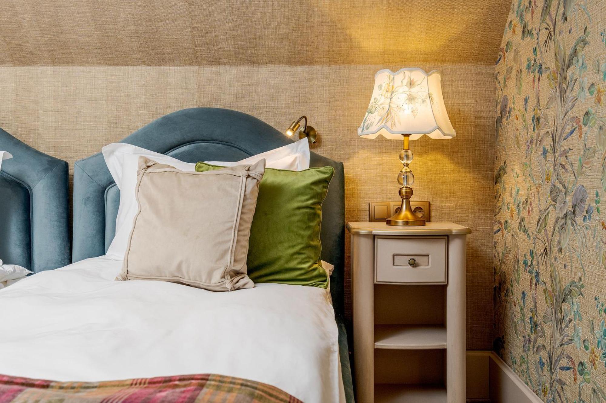 Casa Timis - Wellness & Spa Resort Chitorani Esterno foto A bedside table